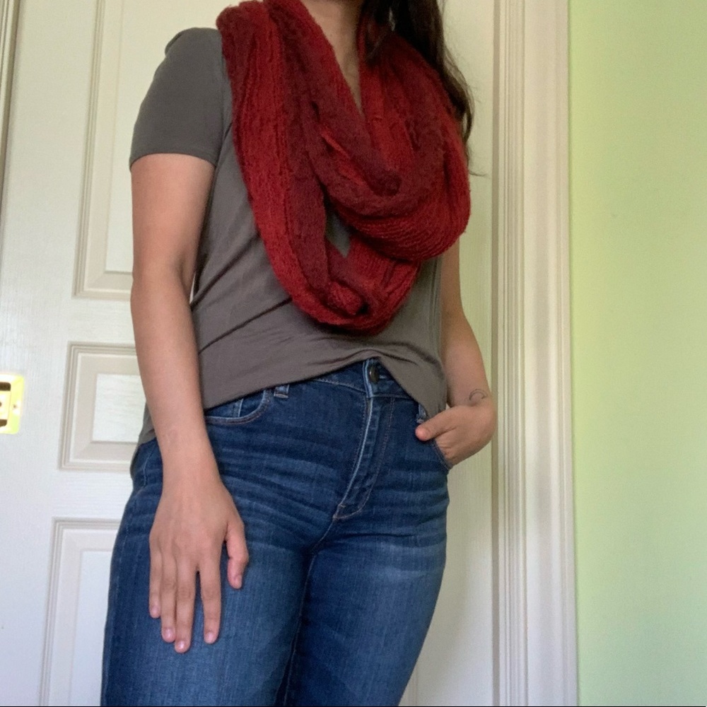 🌟 Free with Purchase - Red circle scarf